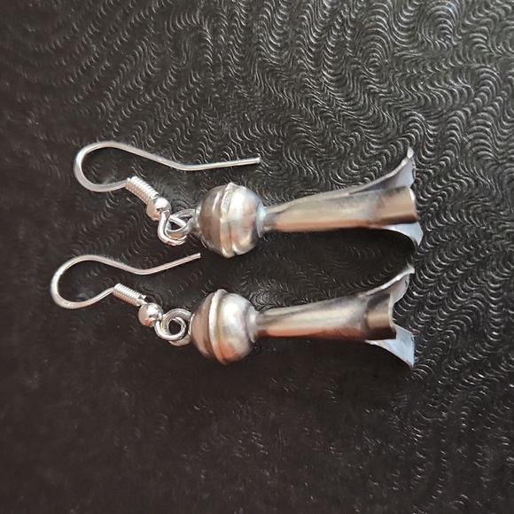 NWOT Native American Navajo Squash Blossom Sterling Earrings 🩵 - Picture 2 of 10